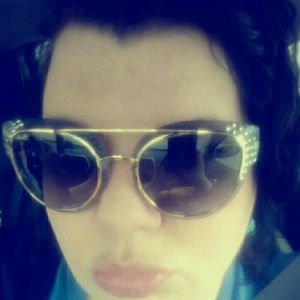 Meet your Posher, Tara